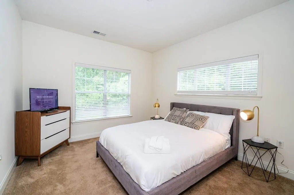 Designed 2Br With Gym And Balcony Apartment Charlotte