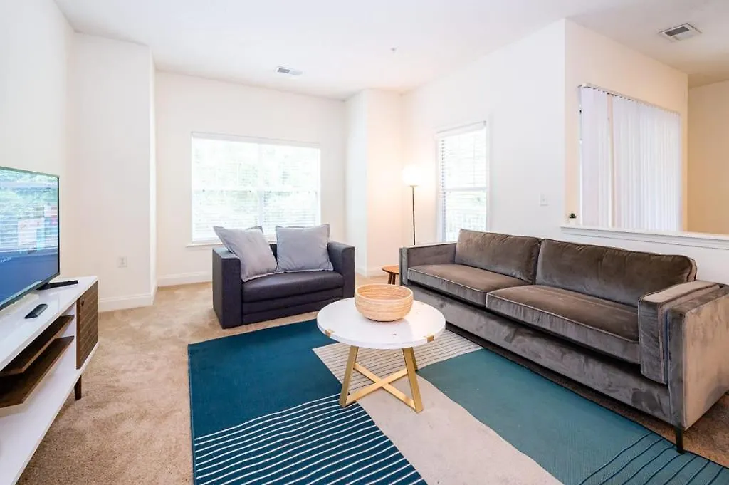Designed 2Br With Gym And Balcony Apartment Charlotte