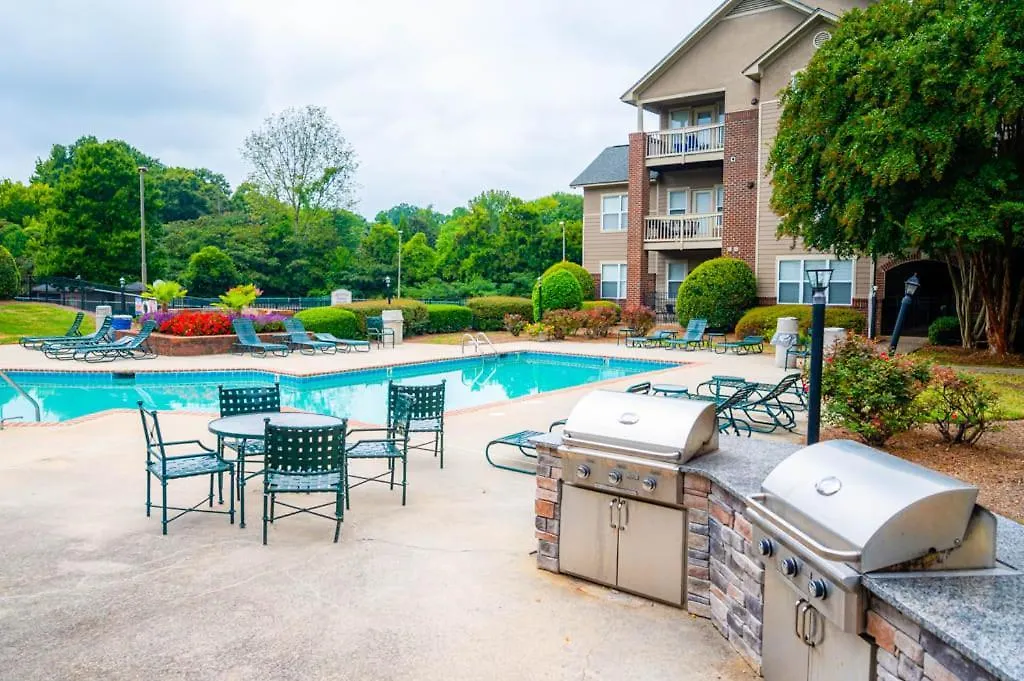 Designed 2Br With Gym And Balcony Apartment Charlotte