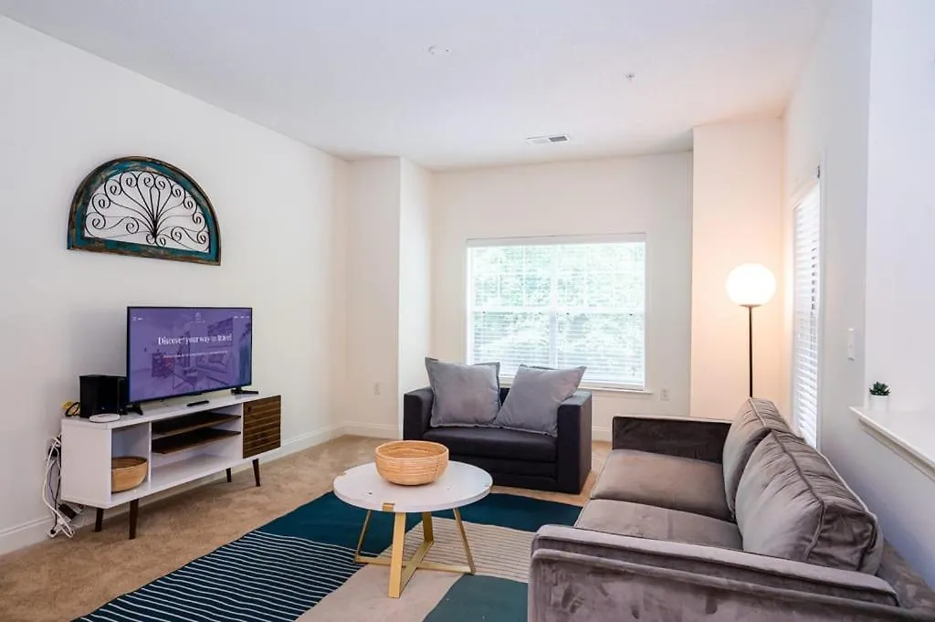 Designed 2Br With Gym And Balcony Apartment Charlotte