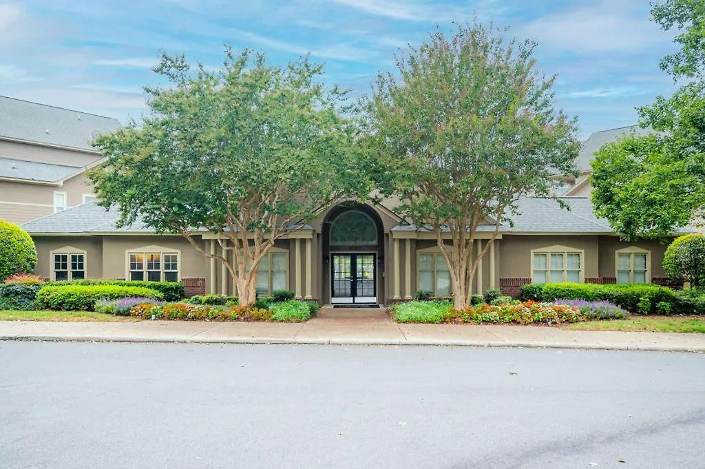 Designed 2Br With Gym And Balcony Apartment Charlotte
