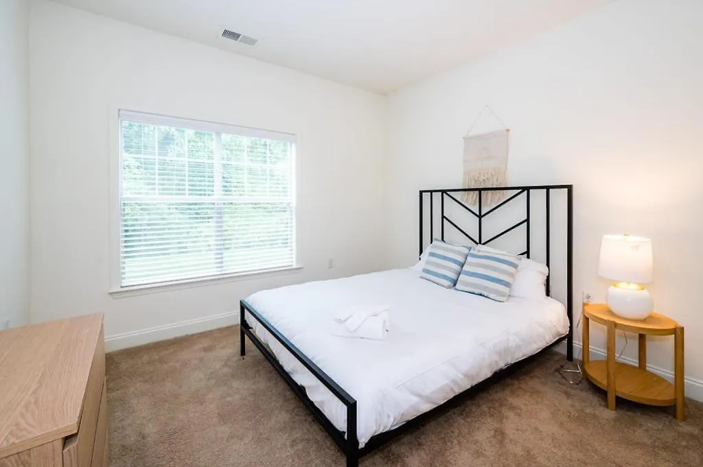Designed 2Br With Gym And Balcony Apartment Charlotte