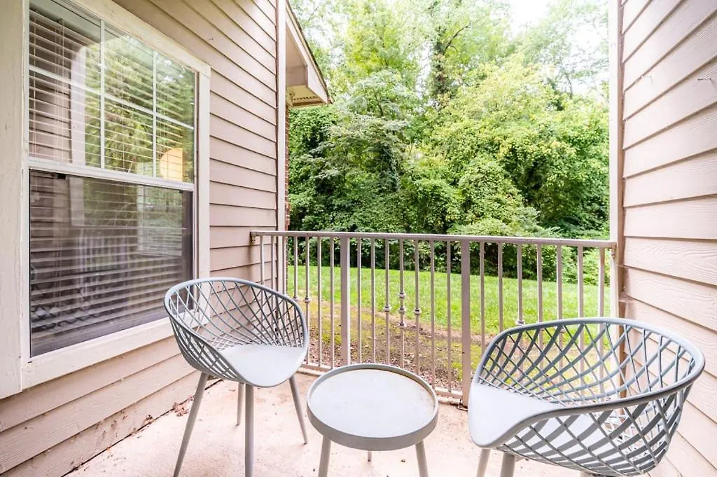 Designed 2Br With Gym And Balcony Apartment Charlotte