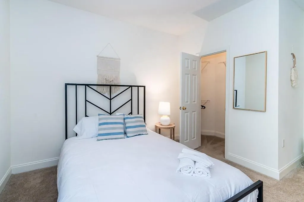 Designed 2Br With Gym And Balcony Apartment Charlotte United States
